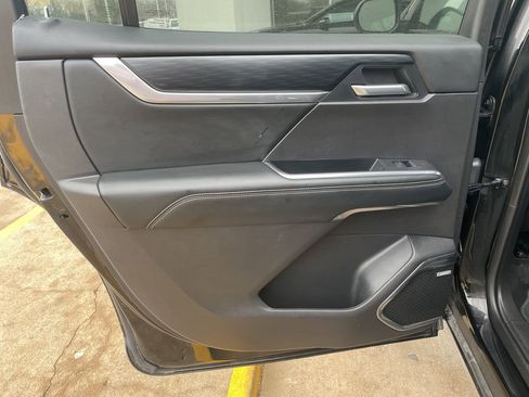 Used 2025 GMC Acadia Elevation image 10