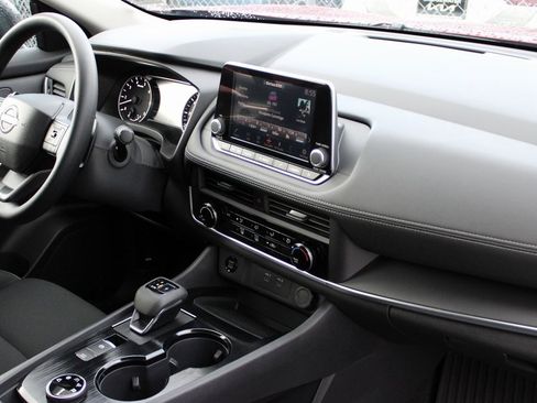 Certified 2025 Nissan Rogue S image 26