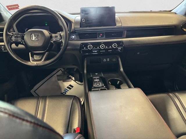 Used 2025 Honda Pilot TrailSport image 11
