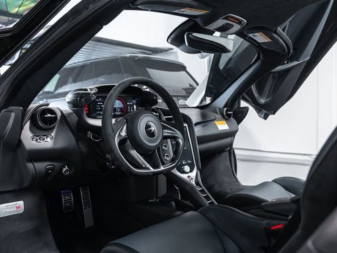 Used 2024 McLaren 750S image 32