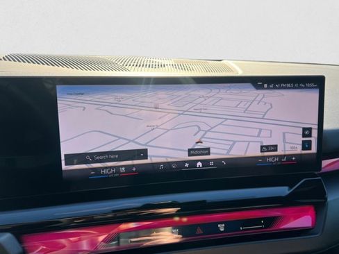 Used 2024 BMW i5 eDrive40i w/ M Sport Package image 17