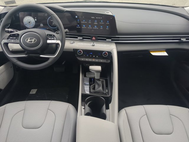 Used 2026 Hyundai Elantra Limited FWD image 13