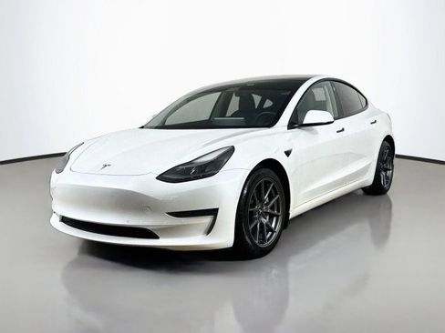 Used 2021 Tesla Model 3 Standard Range Plus RWD image 3