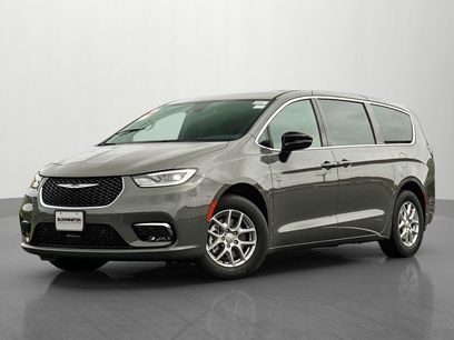New 2025 Chrysler Pacifica Select