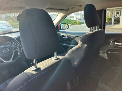 Used 2017 Jeep Cherokee Latitude w/ Safety/Convenience Group image 18