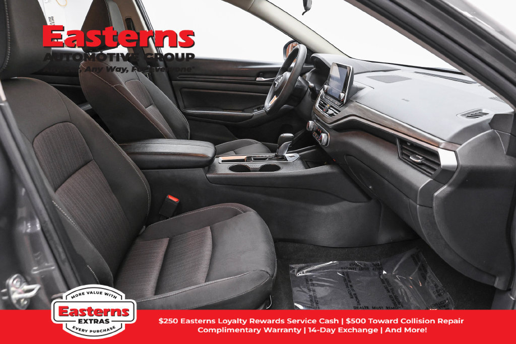 Used 2025 Nissan Altima 2.5 SV FWD image 25