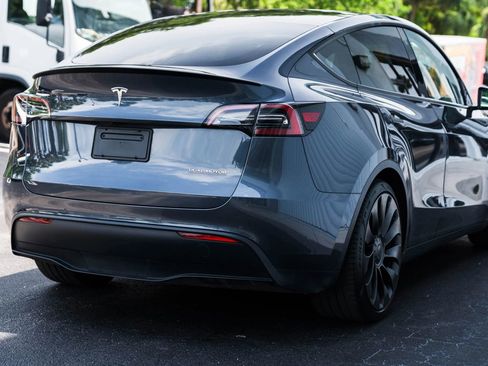 Used 2022 Tesla Model Y Performance AWD/4WD image 9