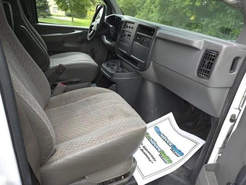 Used 2004 GMC Savana 3500 image 11