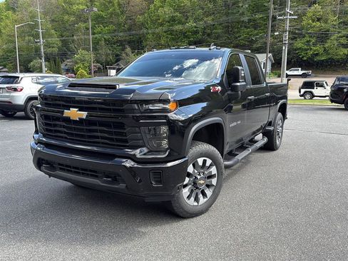 Used 2024 Chevrolet Silverado 2500 Custom w/ Custom Value Package AWD/4WD image 2