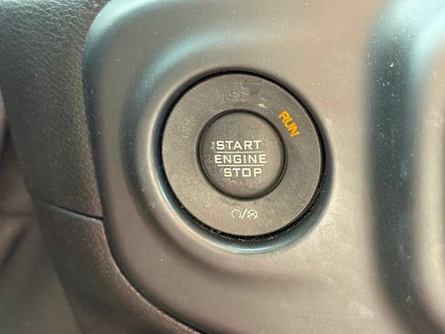 Used 2018 Jeep Wrangler Sport AWD/4WD image 17