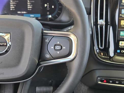 Used 2024 Volvo XC40 B5 Ultimate w/ Protection Package Premier image 39