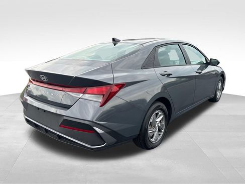 Used 2024 Hyundai Elantra SE FWD image 6