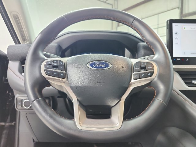 Used 2025 Ford Explorer Active AWD/4WD image 22