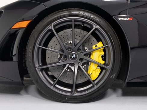 Used 2024 McLaren 750S Spider RWD image 10