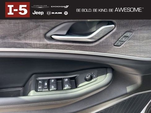 New 2025 Jeep Grand Cherokee Limited 4xe image 19