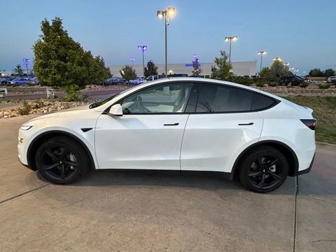 Used 2026 Tesla Model Y AWD image 4