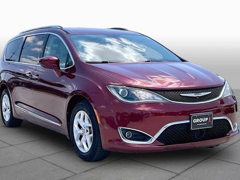 Used 2017 Chrysler Pacifica Touring-L Plus w/ Advanced Safetytec Group FWD image 3
