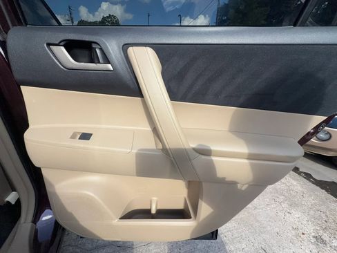 Used 2011 Toyota Highlander 4WD w/ Tech Pkg image 22