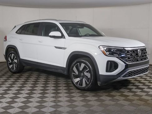 Used 2025 Volkswagen Atlas Cross Sport SE FWD image 45
