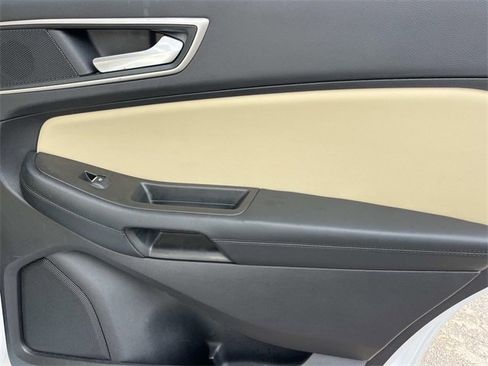 Used 2020 Ford Edge SEL image 21