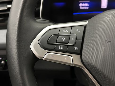 Used 2025 Volkswagen Jetta SE FWD image 19