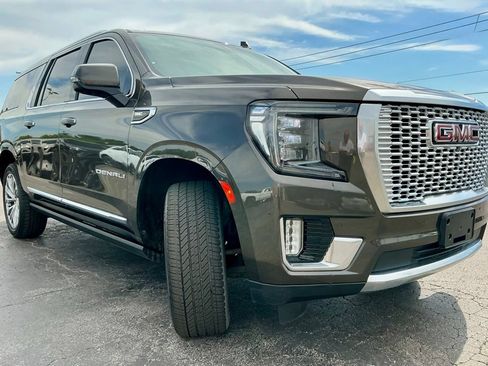 Used 2021 GMC Yukon XL Denali w/ Denali Premium Package AWD/4WD image 2