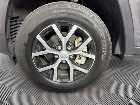 Used 2024 Jeep Grand Cherokee Limited RWD image 31