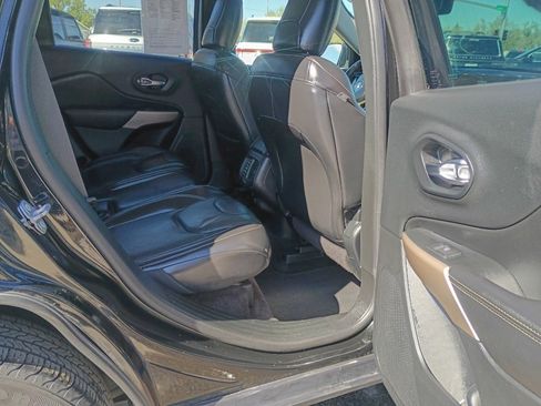 Used 2017 Jeep Cherokee Limited AWD/4WD image 12