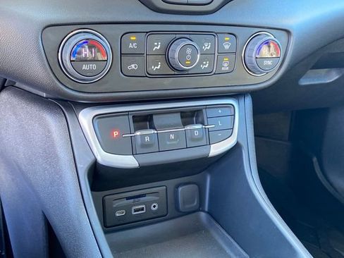 Certified 2024 GMC Terrain SLT image 12