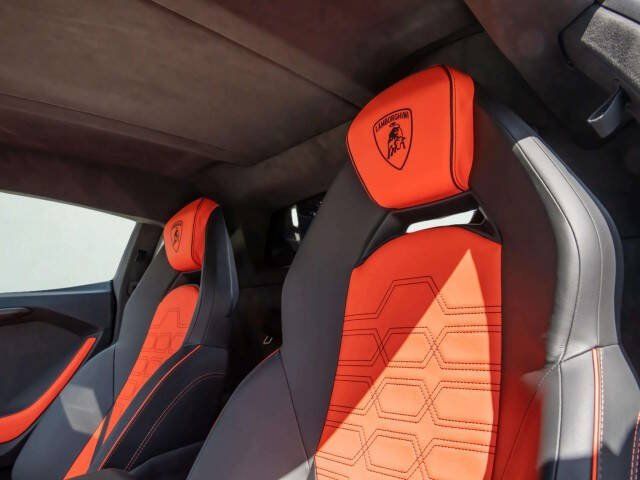 Used 2025 Lamborghini Revuelto AWD/4WD image 21