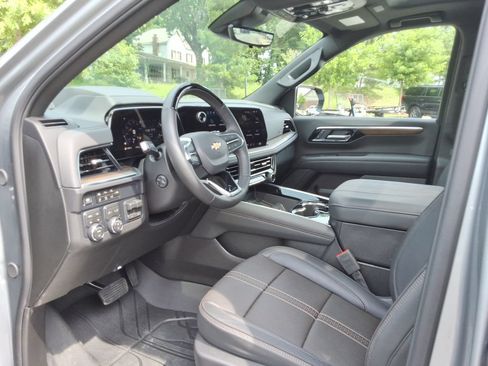 Certified 2026 Chevrolet Suburban High Country AWD/4WD image 24