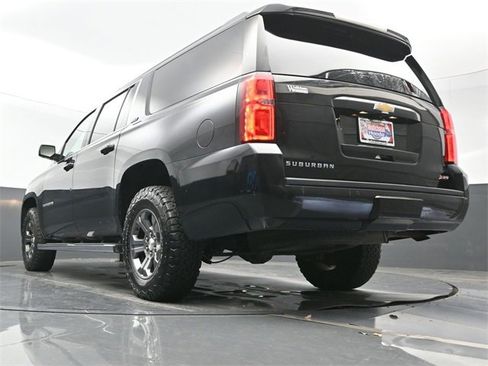 Used 2016 Chevrolet Suburban LT image 25