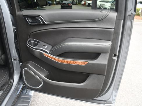 Used 2020 Chevrolet Suburban Premier AWD/4WD image 22