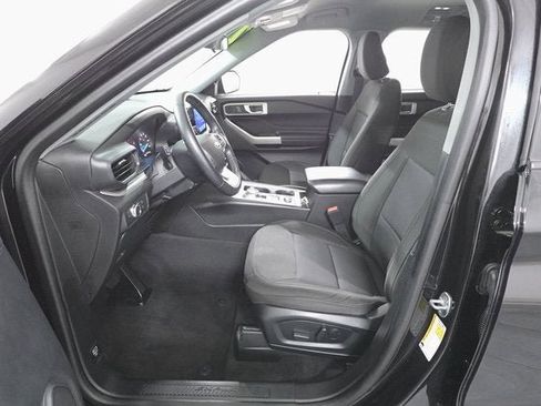 Used 2022 Ford Explorer XLT image 9