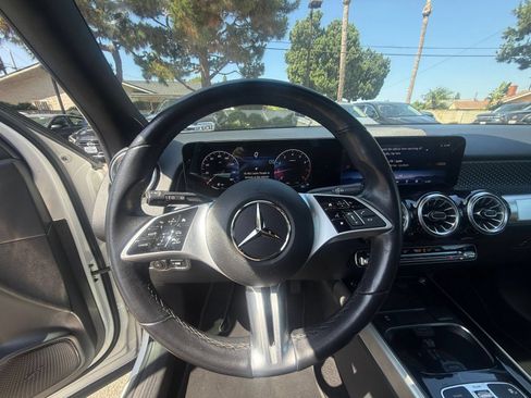 Used 2025 Mercedes-Benz GLB 250 image 26