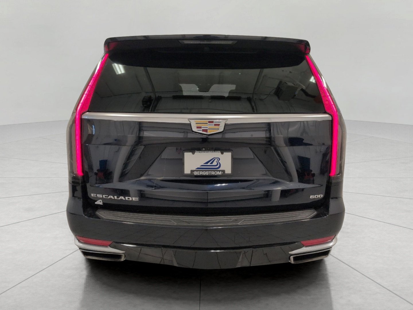 Used 2021 Cadillac Escalade Premium Luxury w/ Performance Package AWD/4WD image 25
