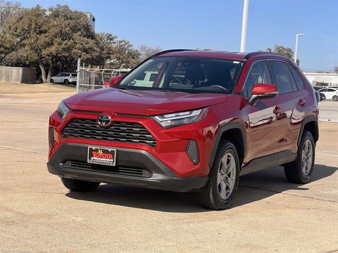 Used 2025 Toyota RAV4 XLE image 8