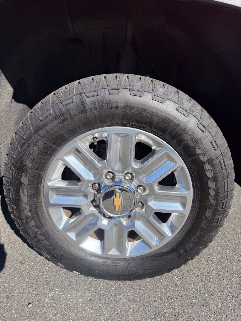 Used 2025 Chevrolet Silverado 2500 High Country w/ High Country Premium Package AWD/4WD image 25