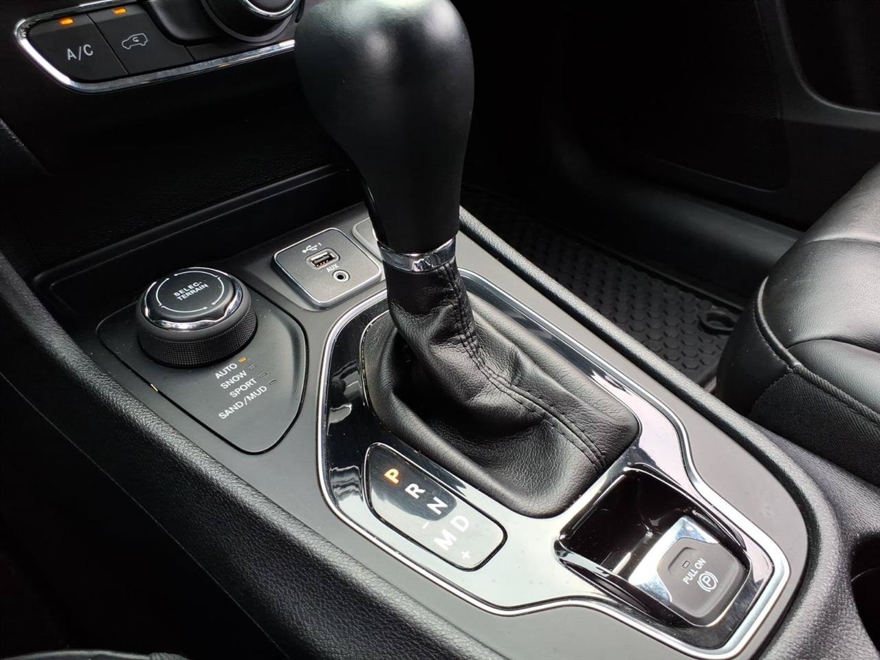 Used 2020 Jeep Cherokee Latitude Plus AWD/4WD image 13