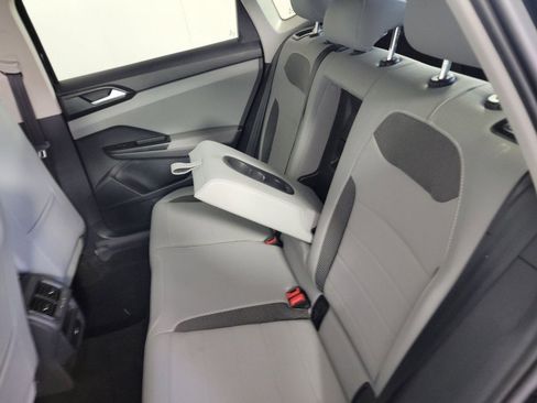 Used 2022 Volkswagen Taos SE image 13