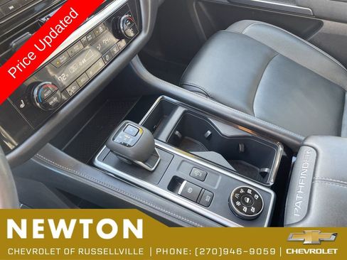 Used 2025 Nissan Pathfinder SL AWD/4WD image 21
