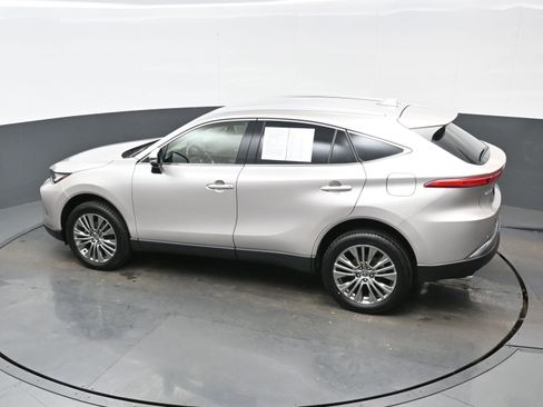 Used 2022 Toyota Venza XLE image 35