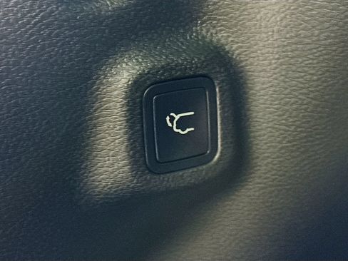 Used 2024 Jeep Compass Latitude w/ Convenience Group AWD/4WD image 37
