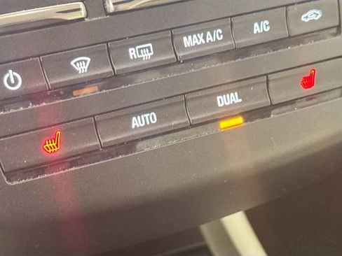 Used 2017 Lincoln MKC Premiere image 24