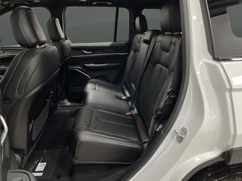 New 2025 Jeep Grand Cherokee Limited w/ Black Appearance Package image 30