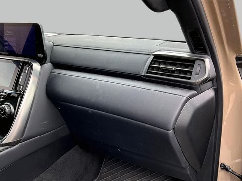 Used 2025 Lexus LX 700h Overtrail AWD/4WD image 19