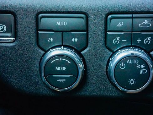 New 2026 GMC Sierra 1500 SLE w/ Preferred Package image 17