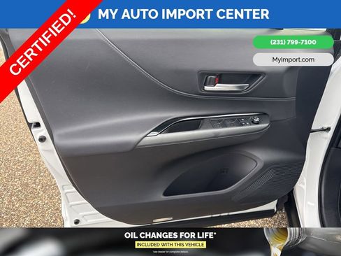 Used 2024 Toyota Venza LE image 9