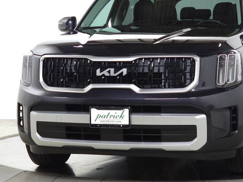 Used 2025 Kia Telluride LX FWD image 3