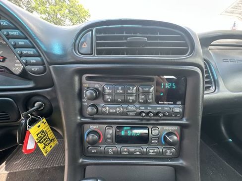 Used 2003 Chevrolet Corvette Coupe RWD image 11